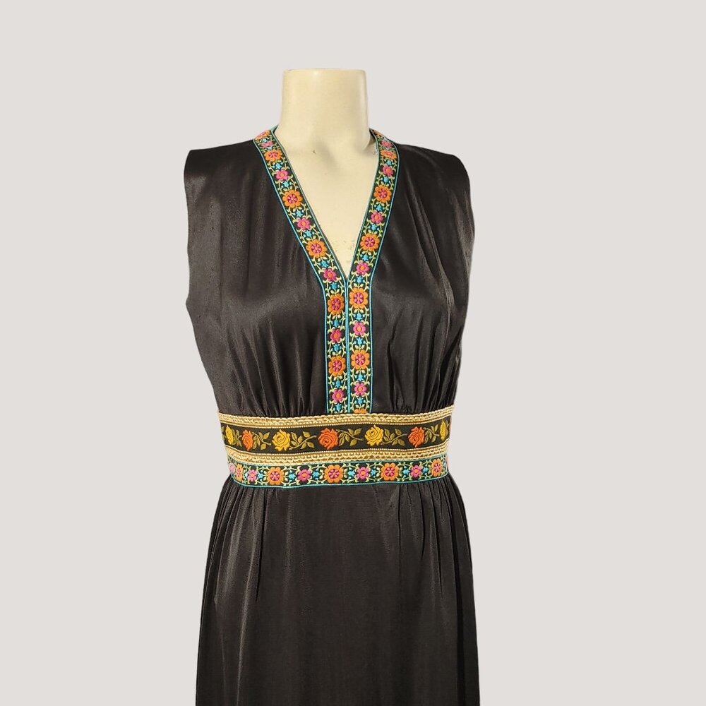Black Sleeveless Maxi Dress Long Size 12 Large Vintage Floral Embroidery V Neck
